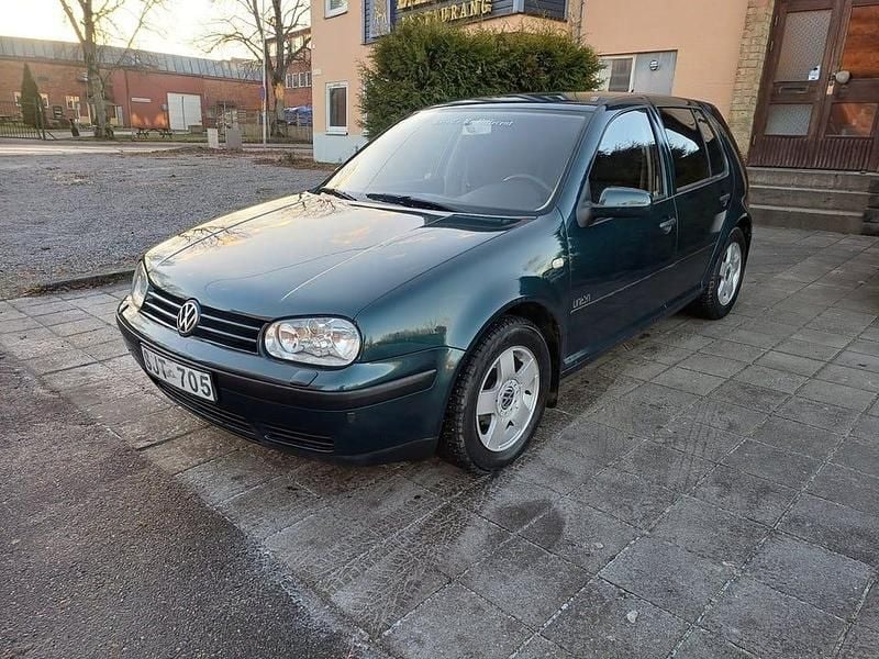 Grön Begagnad 2001 VW Golf IV Basis Halvkombi | 17 900 kr (Marknadspris) - Bild 1/4
