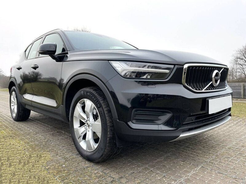 Begagnad Volvo XC40 Momentum 130 HK (95 kW) 2020 Svart SUV