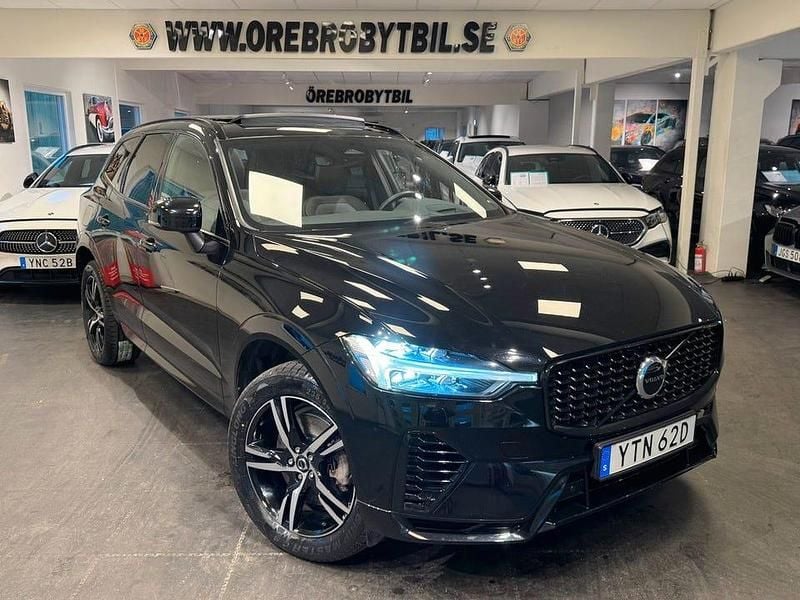 Svart Begagnad 2022 Volvo XC60 R-Design SUV | 499 800 kr (Dyr) - Bild 1/4