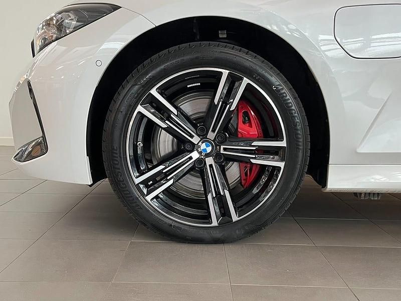 Begagnad BMW 330 M Sport 184 HK (135 kW) 2025 Mineralvit metallic Kombi