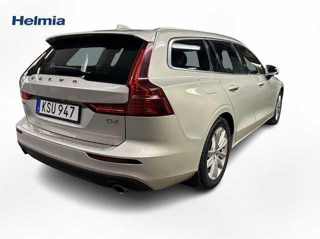 Begagnad Volvo V60 Momentum 192 HK (141 kW) 2019 Vit Kombi