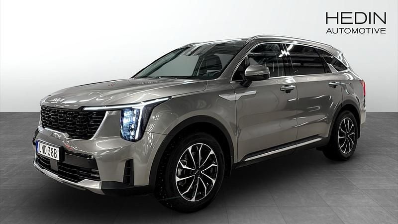 Grå Begagnad 2024 Kia Sorento Advance SUV | 539 900 kr (Marknadspris) - Bild 1/4