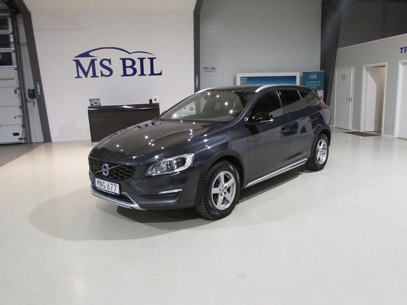 Grå Begagnad 2015 Volvo V60 CC Momentum Kombi | 165 000 kr (Marknadspris) - Bild 1/4