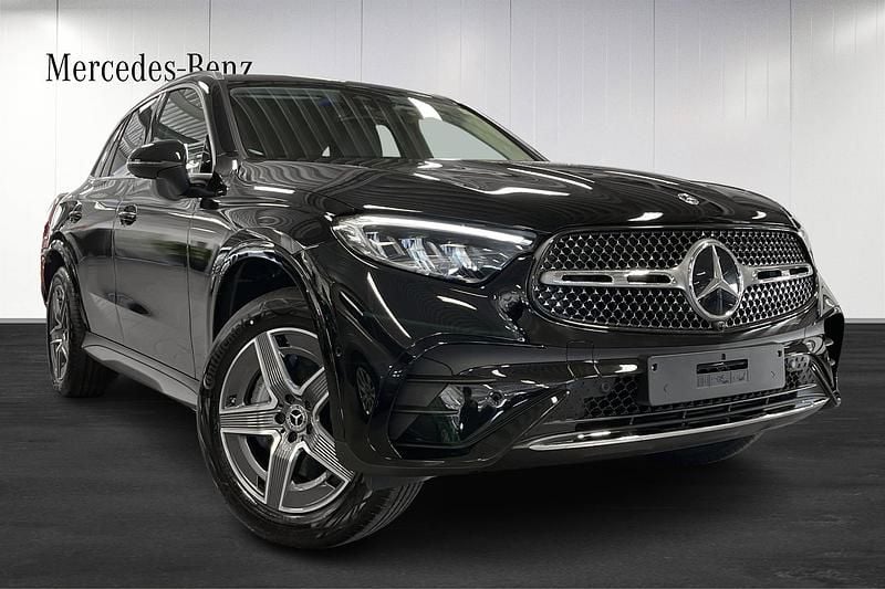 Ny Mercedes GLC300e 2025 Svart SUV