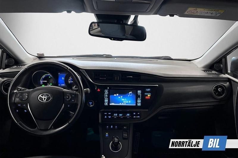 Begagnad Toyota Auris Touring Sports Active 136 HK (100 kW) 2015 Brun Kombi