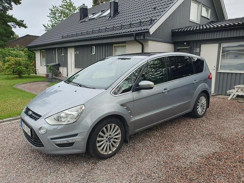Grå Begagnad 2015 Ford S-MAX Business Edition Minibuss | 65 000 kr - Bild 1/4