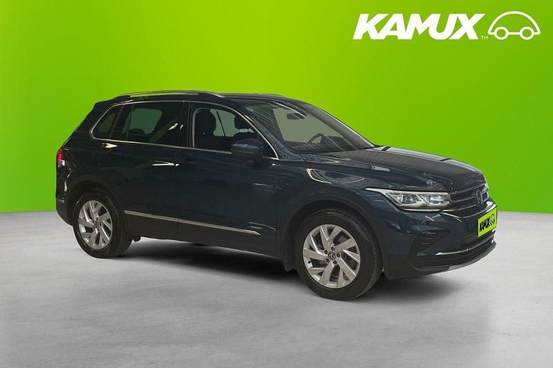 Blå Begagnad 2023 VW Tiguan Elegance SUV | 354 800 kr (Marknadspris) - Bild 1/3