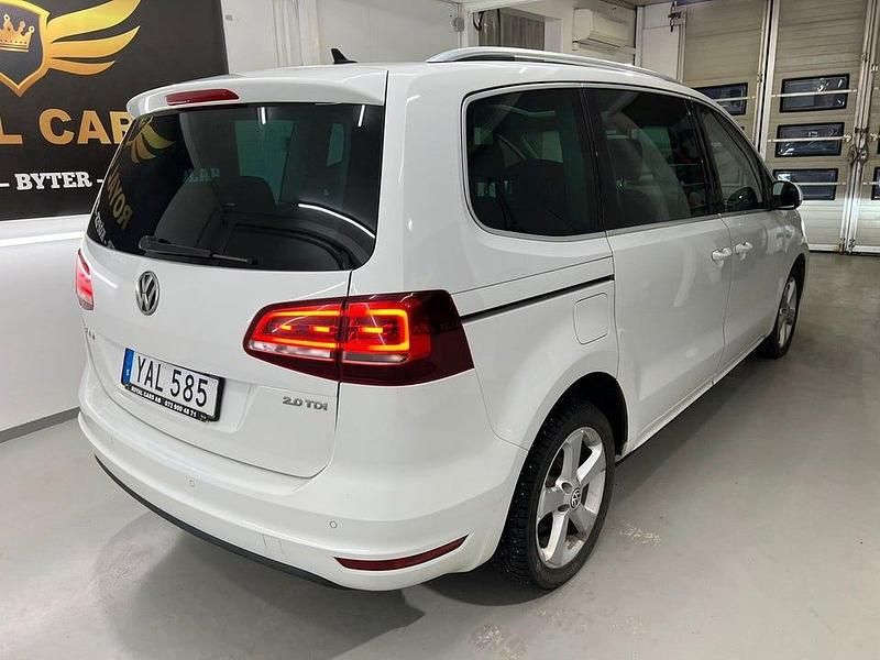 Begagnad VW Sharan 150 HK (110 kW) 2016 Vit Minibuss