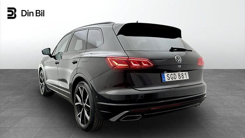 Begagnad VW Touareg R 340 HK (250 kW) 2023 Grenadilla black metallic SUV