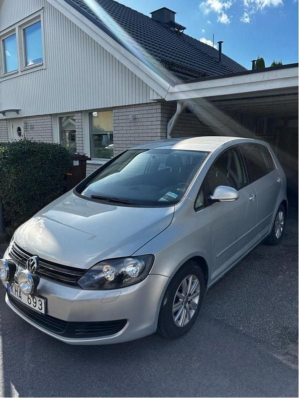Brun Begagnad 2011 VW Golf Plus Cross Minibuss | 57 900 kr (Bra pris) - Bild 1/4