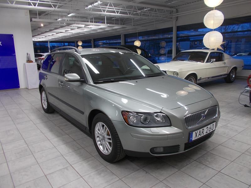 Grön Begagnad 2006 Volvo V50 Kombi | 59 400 kr - Bild 1/4