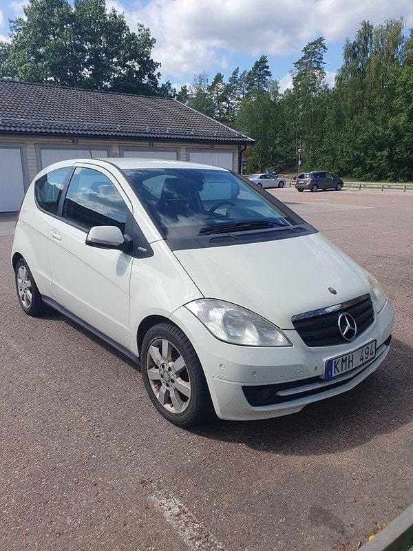 Vit Begagnad 2009 Mercedes A160 Classic Halvkombi | 16 000 kr (Marknadspris) - Bild 1/4