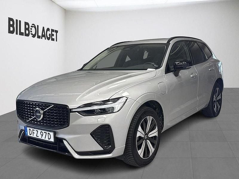 Silver Begagnad 2023 Volvo XC60 Plus SUV | 499 800 kr (Marknadspris) - Bild 1/4
