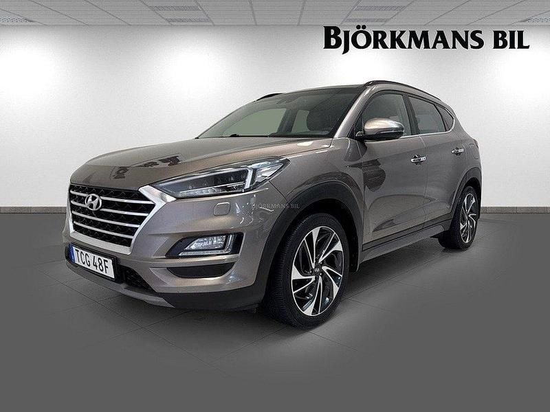 Ljusgrå (lgrå) Begagnad 2020 Hyundai Tucson Premium SUV | 179 900 kr (Marknadspris) - Bild 1/4