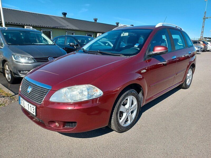 Röd Begagnad 2006 Fiat Croma Dynamic Halvkombi | 24 900 kr - Bild 1/4