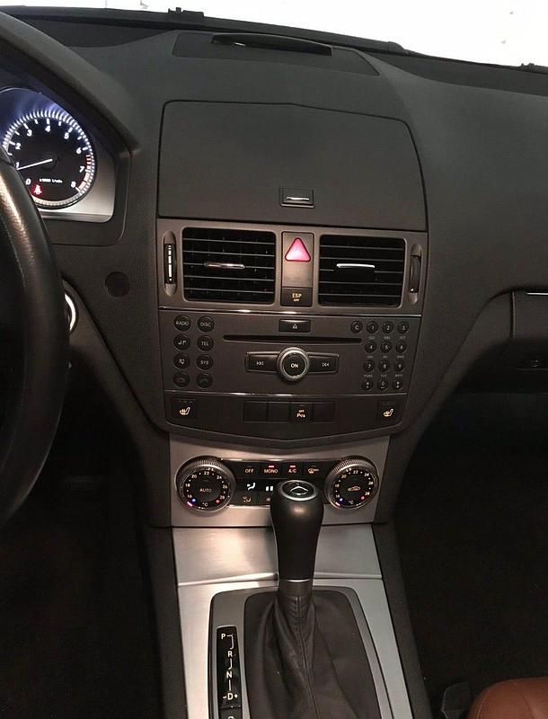 Begagnad Mercedes C180 156 HK (114 kW) 2010