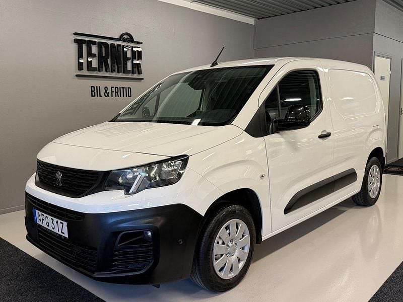 Vit Begagnad 2022 Peugeot Partner Minibuss | 155 000 kr (Marknadspris) - Bild 1/4