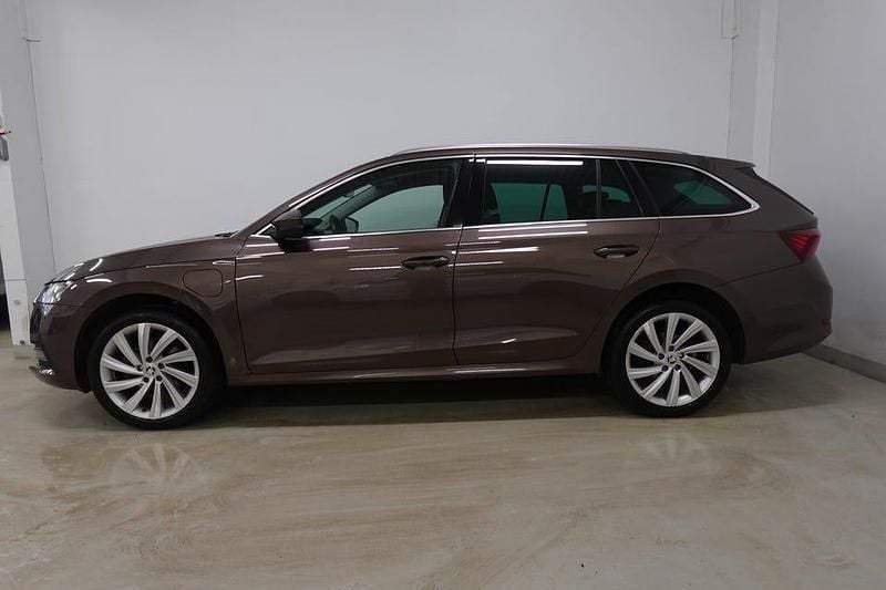 Begagnad Skoda Octavia Style 204 HK (150 kW) 2021 Brun Kombi