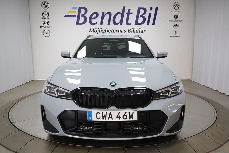 Begagnad BMW 330e M Sport 292 HK (214 kW) 2023 Grå Kombi