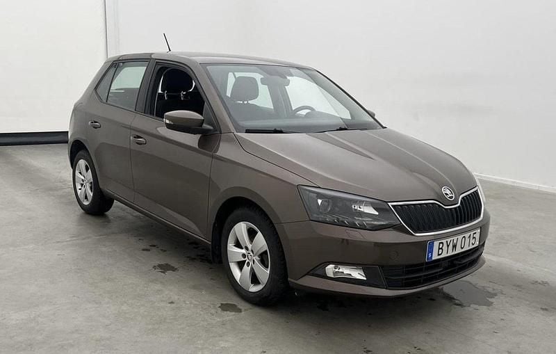 Brun Begagnad 2018 Skoda Fabia Style Halvkombi | 120 000 kr (Marknadspris) - Bild 1/4