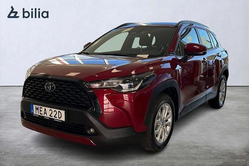Röd Begagnad 2024 Toyota Corolla Cross Active SUV | 359 900 kr (Marknadspris) - Bild 1/3