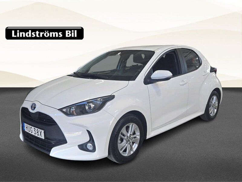 Vit Begagnad 2022 Toyota Yaris Hybrid Active Halvkombi | 219 800 kr (Marknadspris) - Bild 1/3