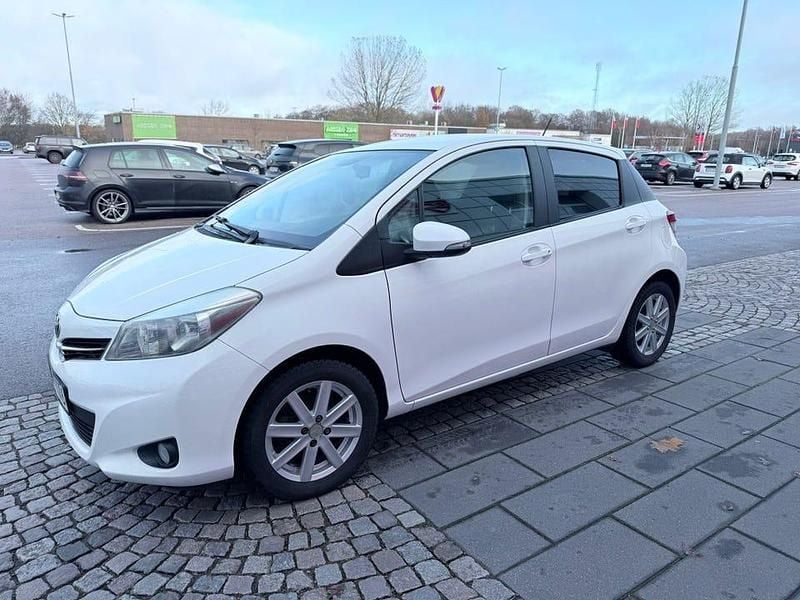 Begagnad 2014 Toyota Yaris Halvkombi | 69 000 kr (Marknadspris) - Bild 1/4