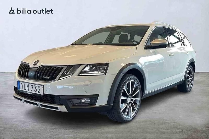 Vit Begagnad 2017 Skoda Octavia Scout Business Line Kombi | 189 900 kr (Marknadspris) - Bild 1/1