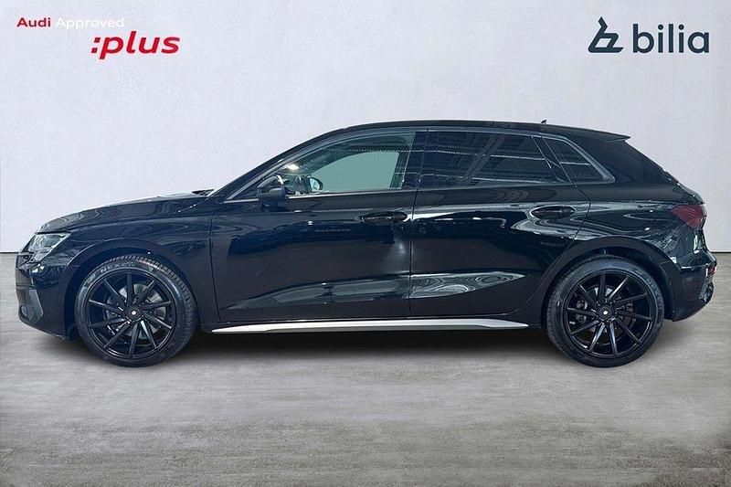 Svart Begagnad 2021 Audi A3 Sportback Proline Halvkombi | 229 900 kr (Lite dyr) - Bild 1/3