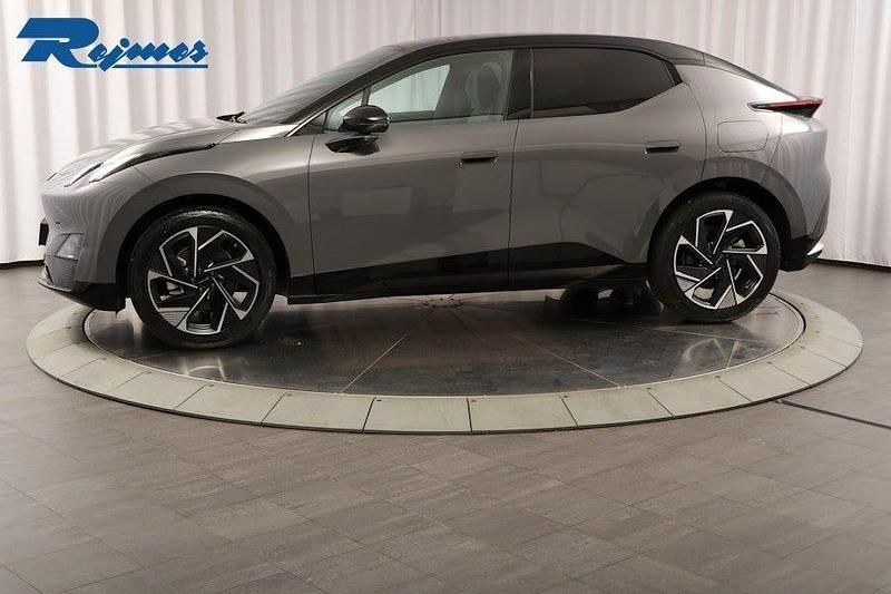 Ny Lynk & Co 02 200 kW (272 HK) 2025 Grid gray metallic Sedan