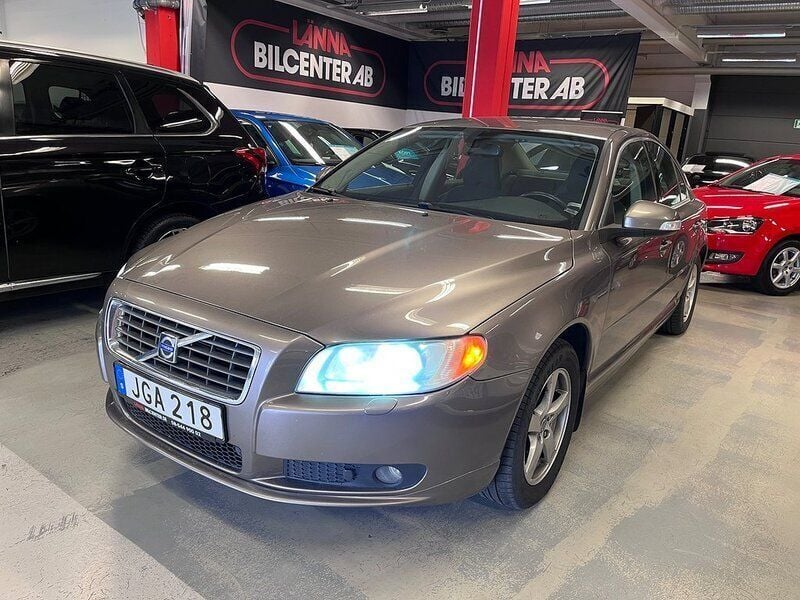 Grå metallic Begagnad 2006 Volvo S80 Sedan | 89 900 kr (Lite dyr) - Bild 1/4