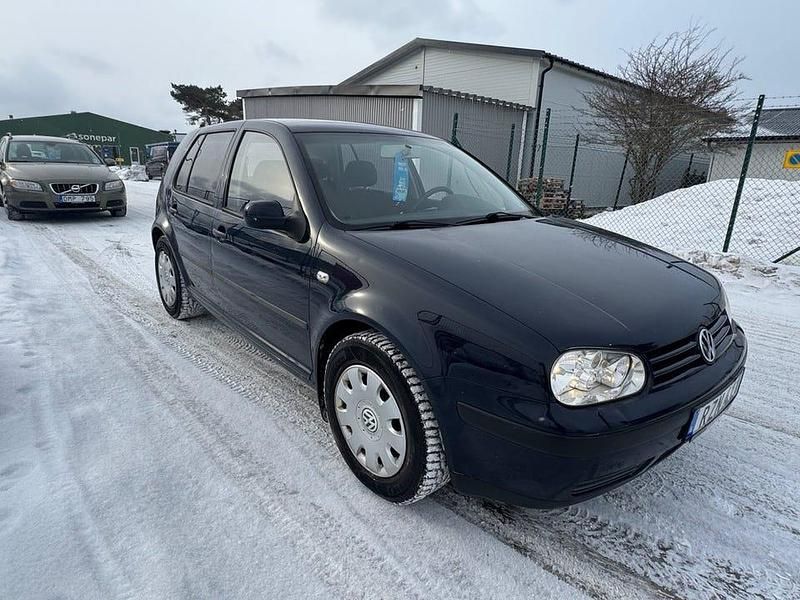 Begagnad VW Golf IV 102 HK (75 kW) 2001 Blå solid