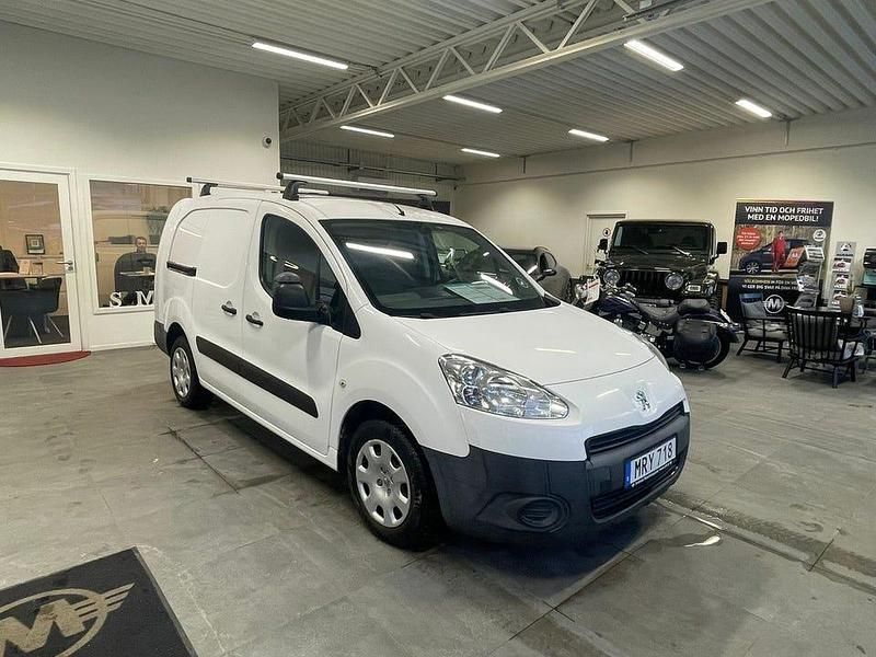 Vit Begagnad 2015 Peugeot Partner Minibuss | 69 900 kr (Bra pris) - Bild 1/4