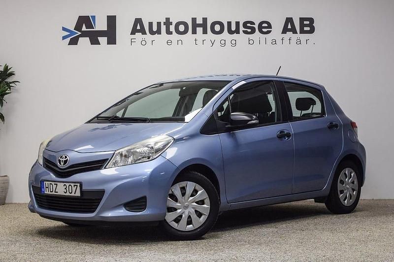 Ljusblå Begagnad 2012 Toyota Yaris Life Halvkombi | 69 000 kr (Marknadspris) - Bild 1/4