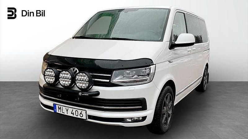 Vit Begagnad 2016 VW Multivan Highline Van | 349 000 kr (Marknadspris) - Bild 1/4