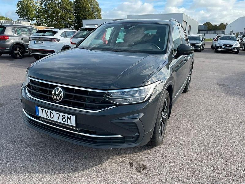 Grå (urano grey) Begagnad 2023 VW Tiguan SUV | 329 000 kr (Lite dyr) - Bild 1/2