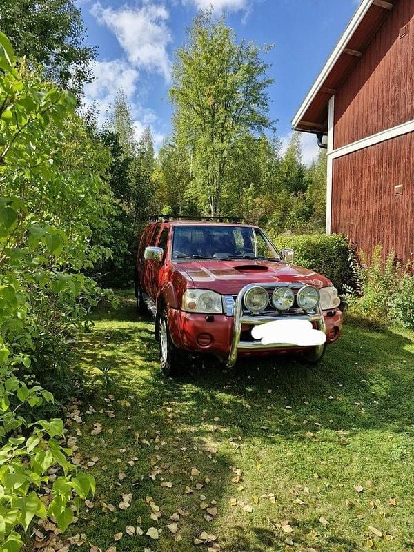 Röd Begagnad 2004 Nissan Navara Pickup | 40 000 kr (Superpris) - Bild 1/3