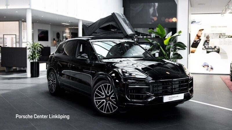 Svart (black) Begagnad 2024 Porsche Cayenne SUV | 1 295 000 kr (Marknadspris) - Bild 1/3