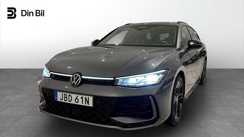 Begagnad VW Passat Style 193 HK (141 kW) 2024 Mörkgrå Kombi