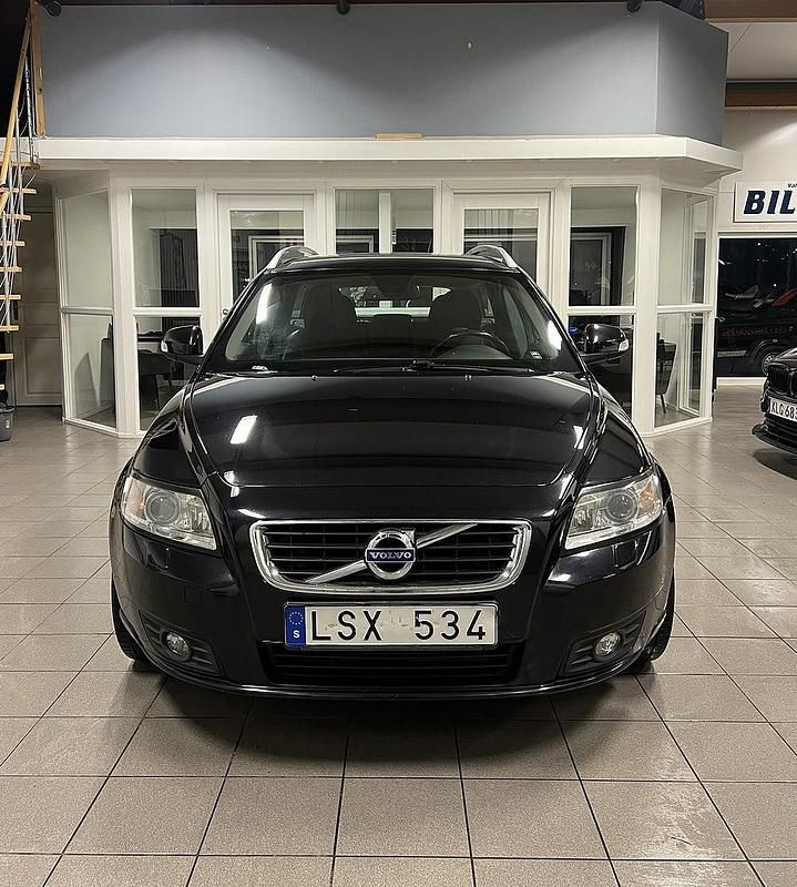 Begagnad Volvo V50 Momentum 116 HK (85 kW) 2012 Svart Kombi