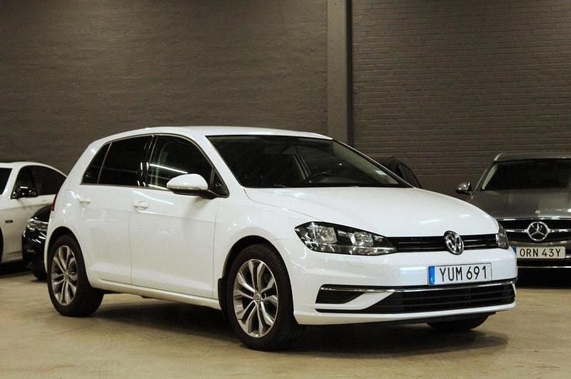 Vit Begagnad 2019 VW Golf VII Halvkombi | 152 000 kr (Marknadspris) - Bild 1/4