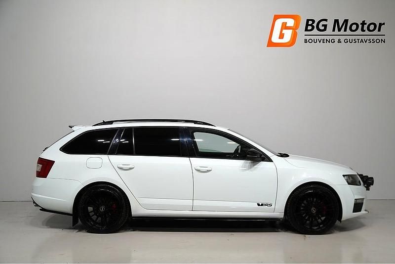 Begagnad Skoda Octavia RS 184 HK (135 kW) 2015 Vit Kombi