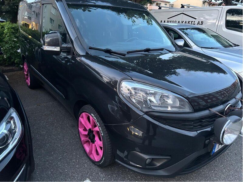Svart Begagnad 2016 Fiat Doblò Minibuss | 50 000 kr (Superpris) - Bild 1/2