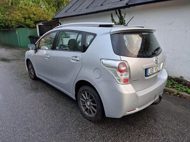 Silver Begagnad 2011 Toyota Verso Minibuss | 47 900 kr (Marknadspris) - Bild 1/4