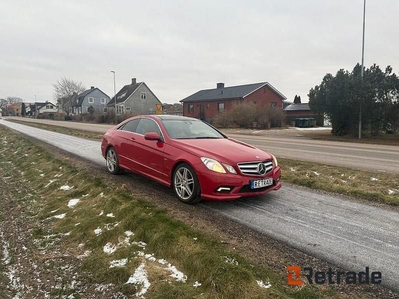 Begagnad Mercedes E350 231 HK (169 kW) 2009 Röd