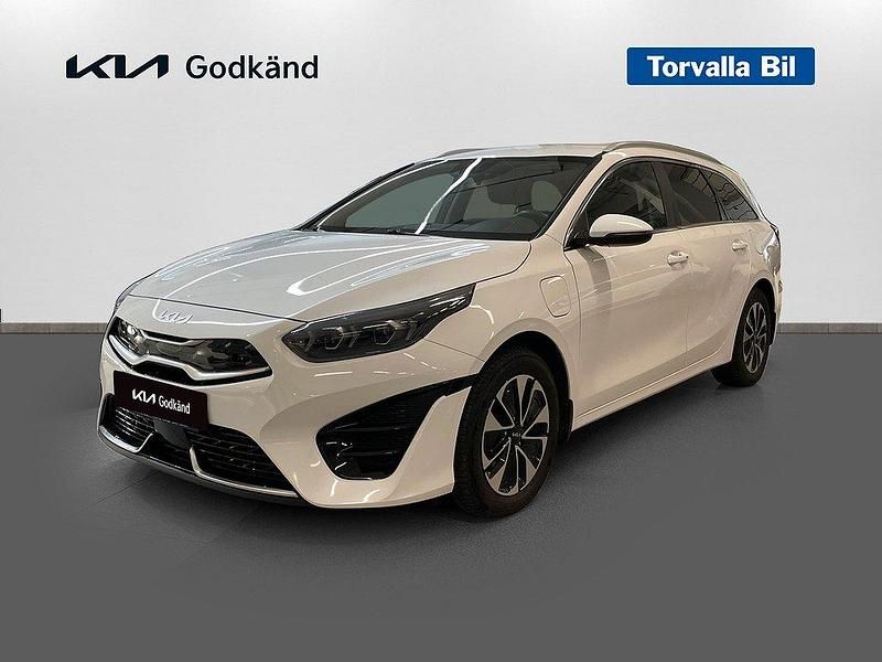 Vit Begagnad 2023 Kia Ceed Sportswagon Kombi | 299 900 kr (Dyr) - Bild 1/4