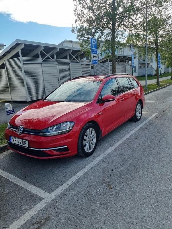 Röd Begagnad 2020 VW Golf VIII Kombi | 149 000 kr (Marknadspris) - Bild 1/1
