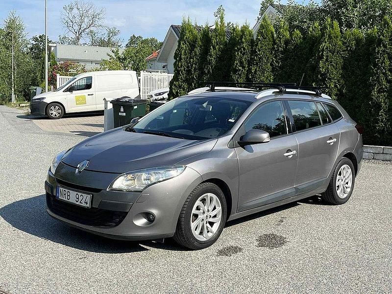 Grå Begagnad 2011 Renault Mégane GrandTour Kombi | 49 900 kr (Marknadspris) - Bild 1/4