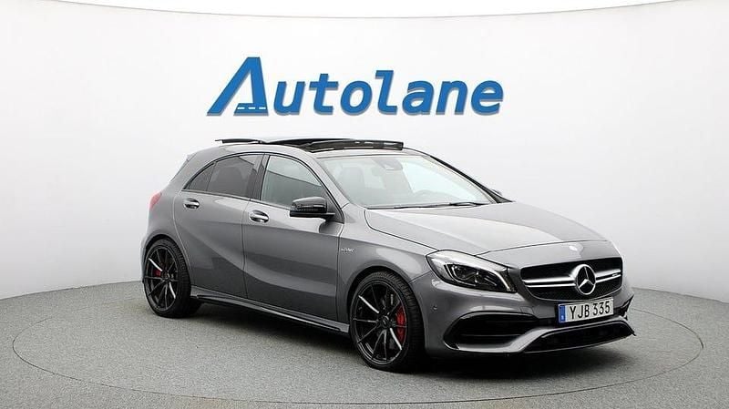 Bergsgrå metalliclack Begagnad 2016 Mercedes A45 AMG AMG Sportkupé | 279 900 kr (Marknadspris) - Bild 1/3