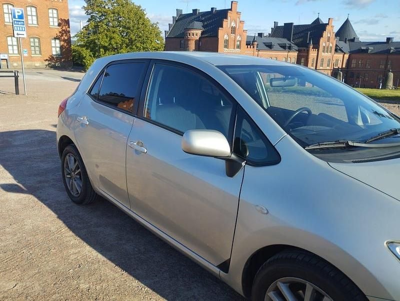 Begagnad 2008 Toyota Auris Halvkombi | 39 900 kr (Marknadspris) - Bild 1/4